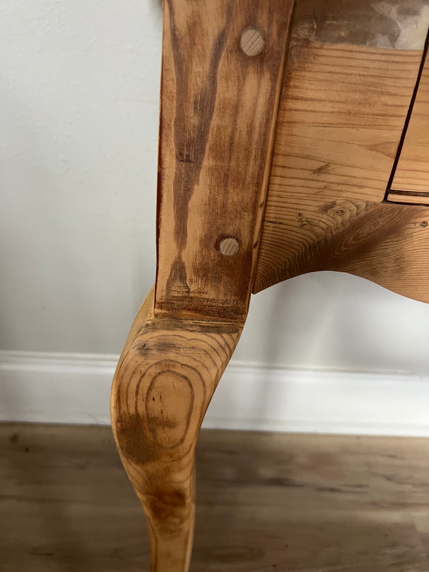 French Country Console Table – Carved Cabriole Leg
