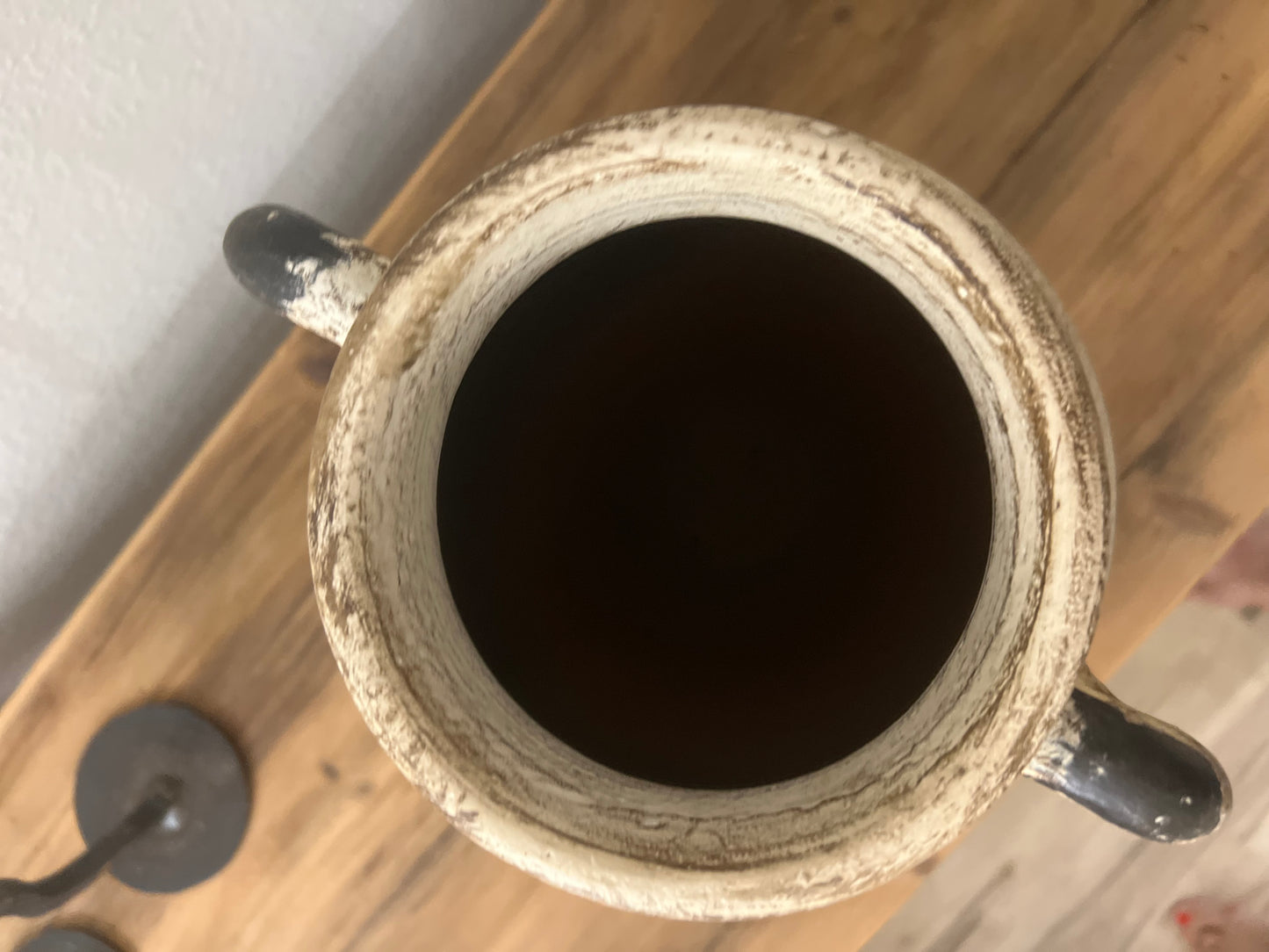 Distressed Antiqued Amphora – Noir Crest