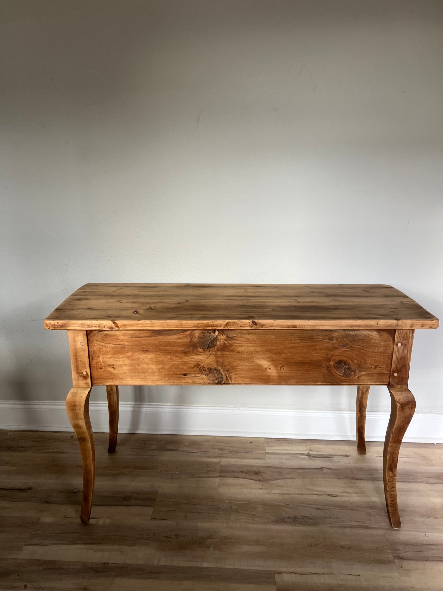 French Country Console Table – Carved Cabriole Leg