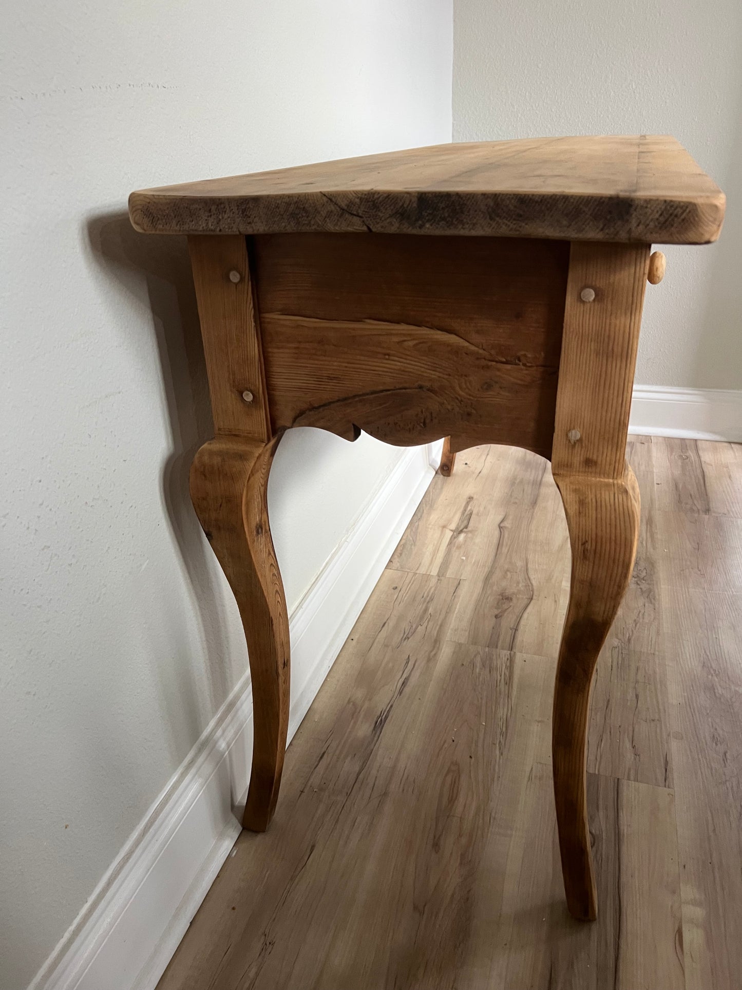 French Country Console Table – Carved Cabriole Leg